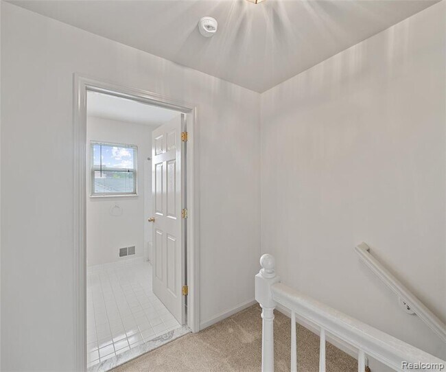 Building Photo - 5864 Willow Ridge Dr