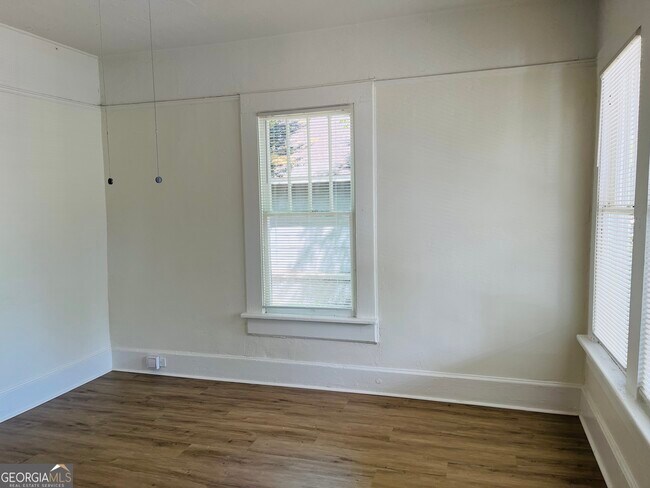 Building Photo - 410 Alford St