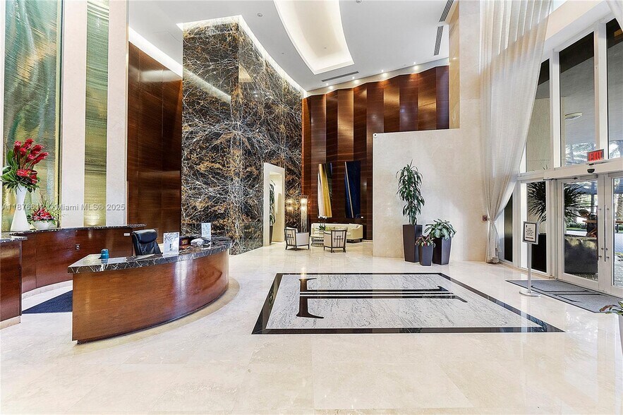 Building Photo - 15811 Collins Ave