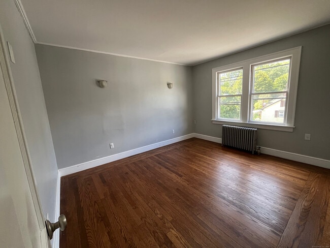 Building Photo - 486 Mohegan Ave Pkwy