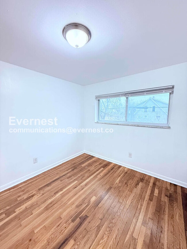 Building Photo - 15601 Schoolcraft Rd