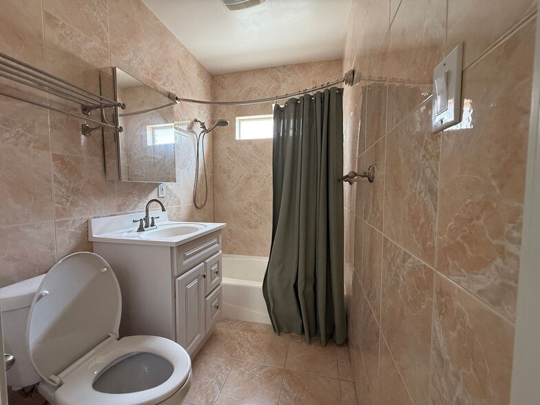 Building Photo - 2-bedroom, 1-bath home in the heart of Glendale!
