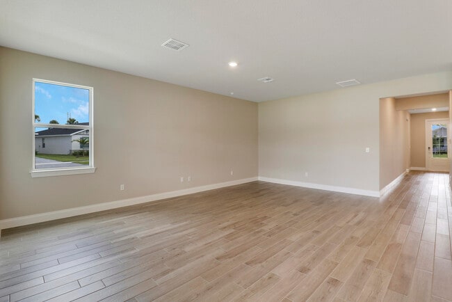 Building Photo - 8901 Dahlia Cir
