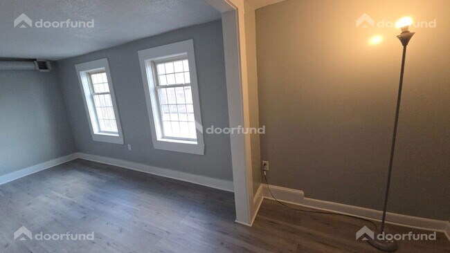 Building Photo - 418 River St