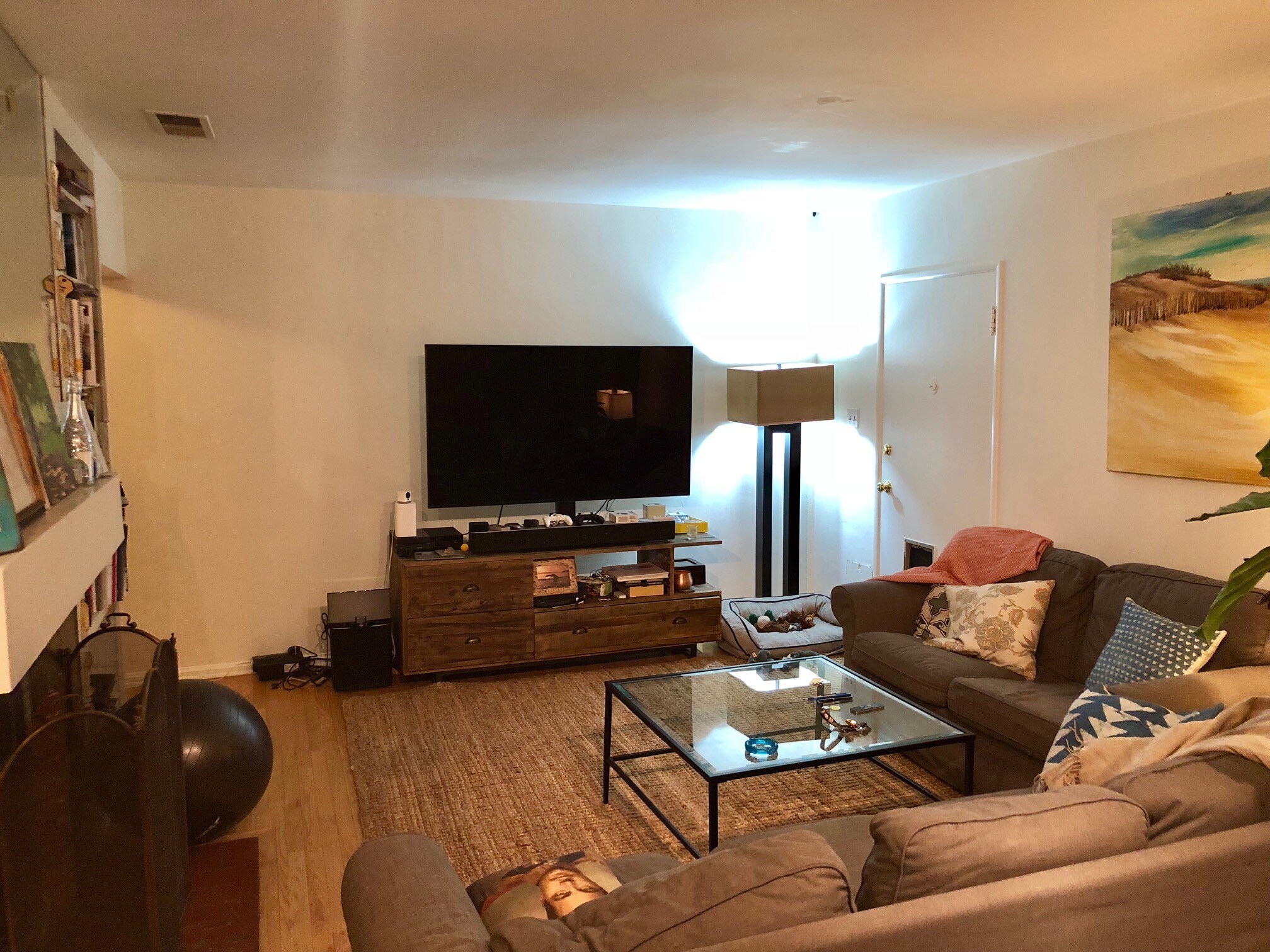 Living Room - 1532 Yale St