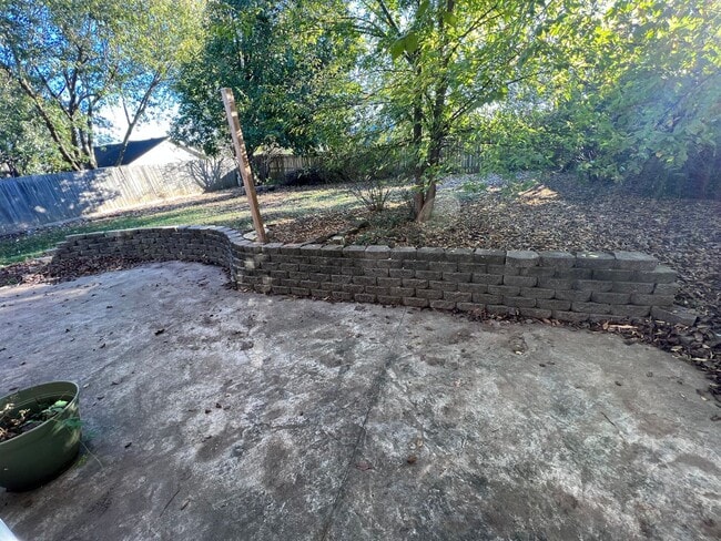 Building Photo - 3 Bed 2 Bath House with 2 Car Garage, Includes Refrigerator