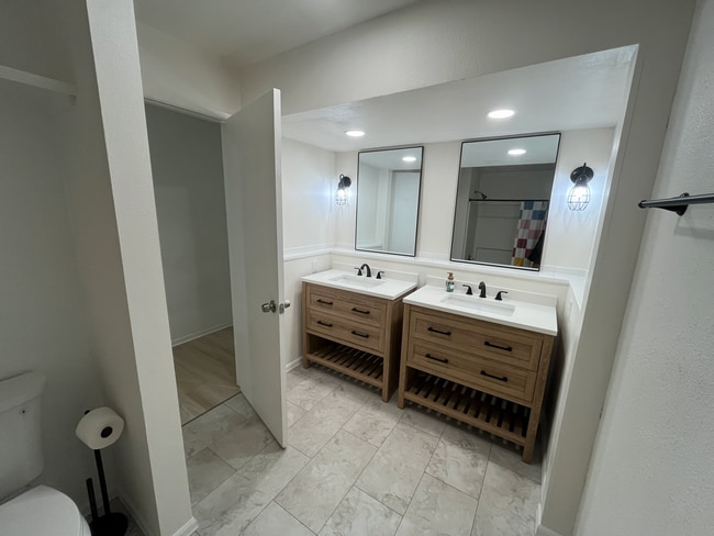 Building Photo - 616 S Harrison St