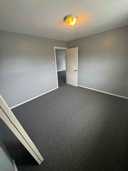 Building Photo - 12 -12A Hartford Tpke
