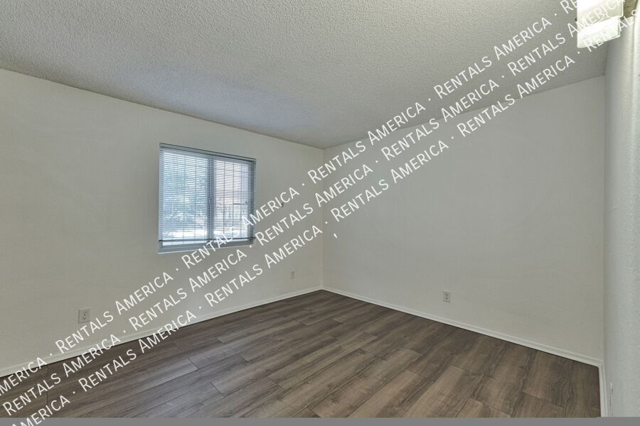 Building Photo - 749 E 6th St