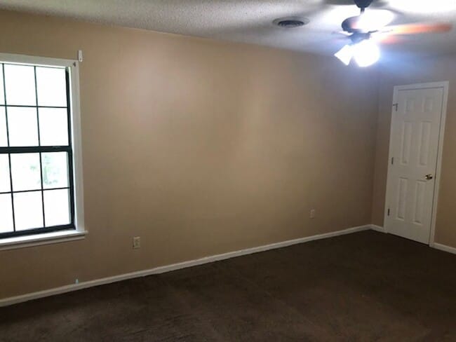 Building Photo - 1805 Holmes St