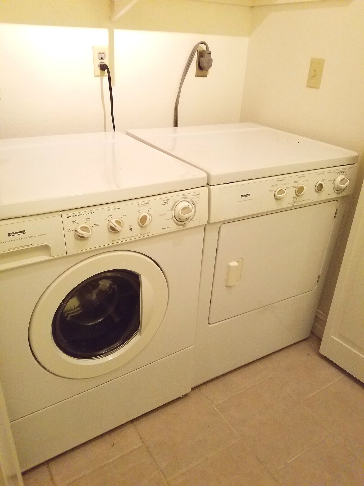 Washer / Dryer - 2831 Hillsboro Court