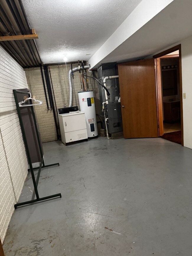 Building Photo - Two bedroom apartment