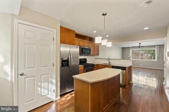 Building Photo - 5272 Maris Ave