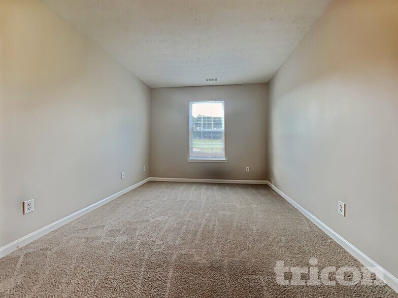 Building Photo - 405 Tori Dr