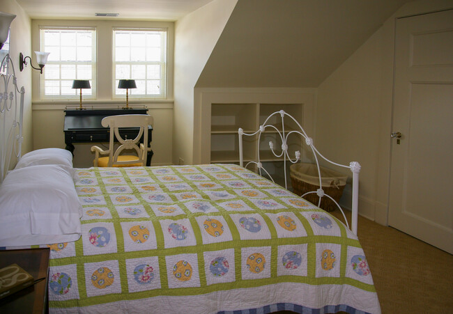 Guest bedroom - 370 Summit Ave