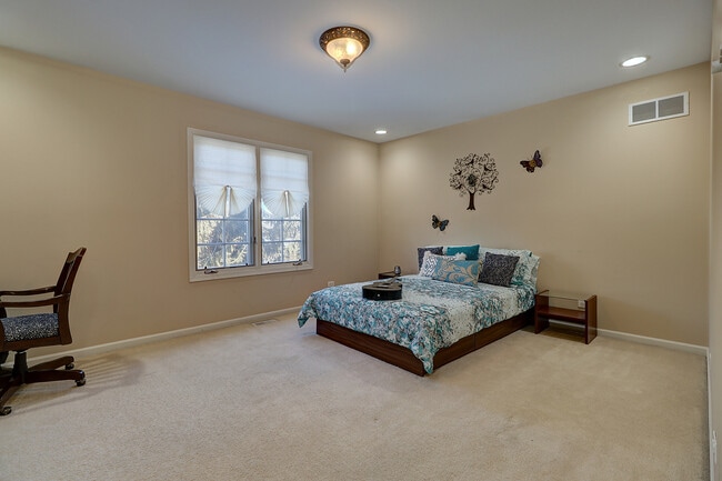 Building Photo - 26025 Whispering Woods Cir