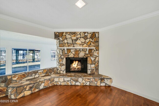 Building Photo - 205 Sunset Ln