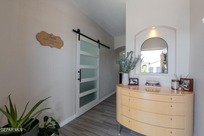 Building Photo - 305 Del Palmar