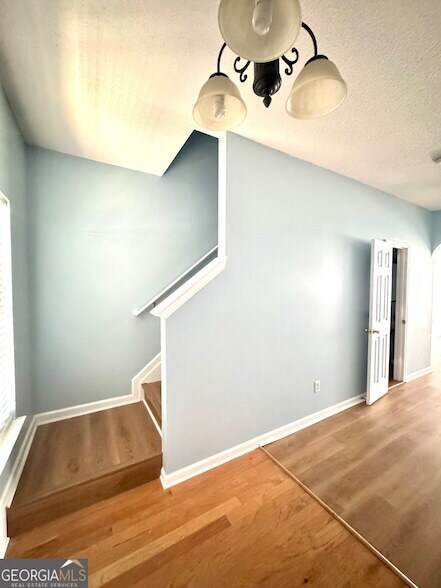 Building Photo - 3871 Pleasant Oaks Dr