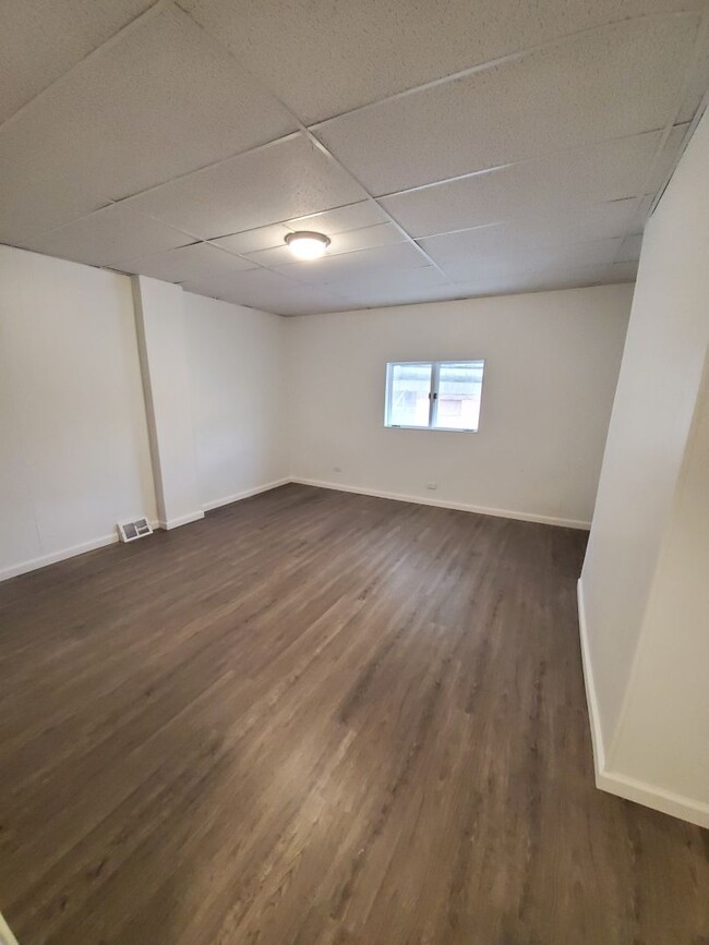 Building Photo - AVAILABLE MAY  - Newly Renovated 3 Bedroom...