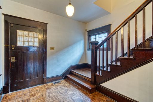 Building Photo - Beautiful 3 Bedroom Home in the Heart of Q...