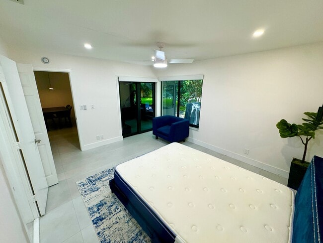 Building Photo - 3936 Arelia Dr S