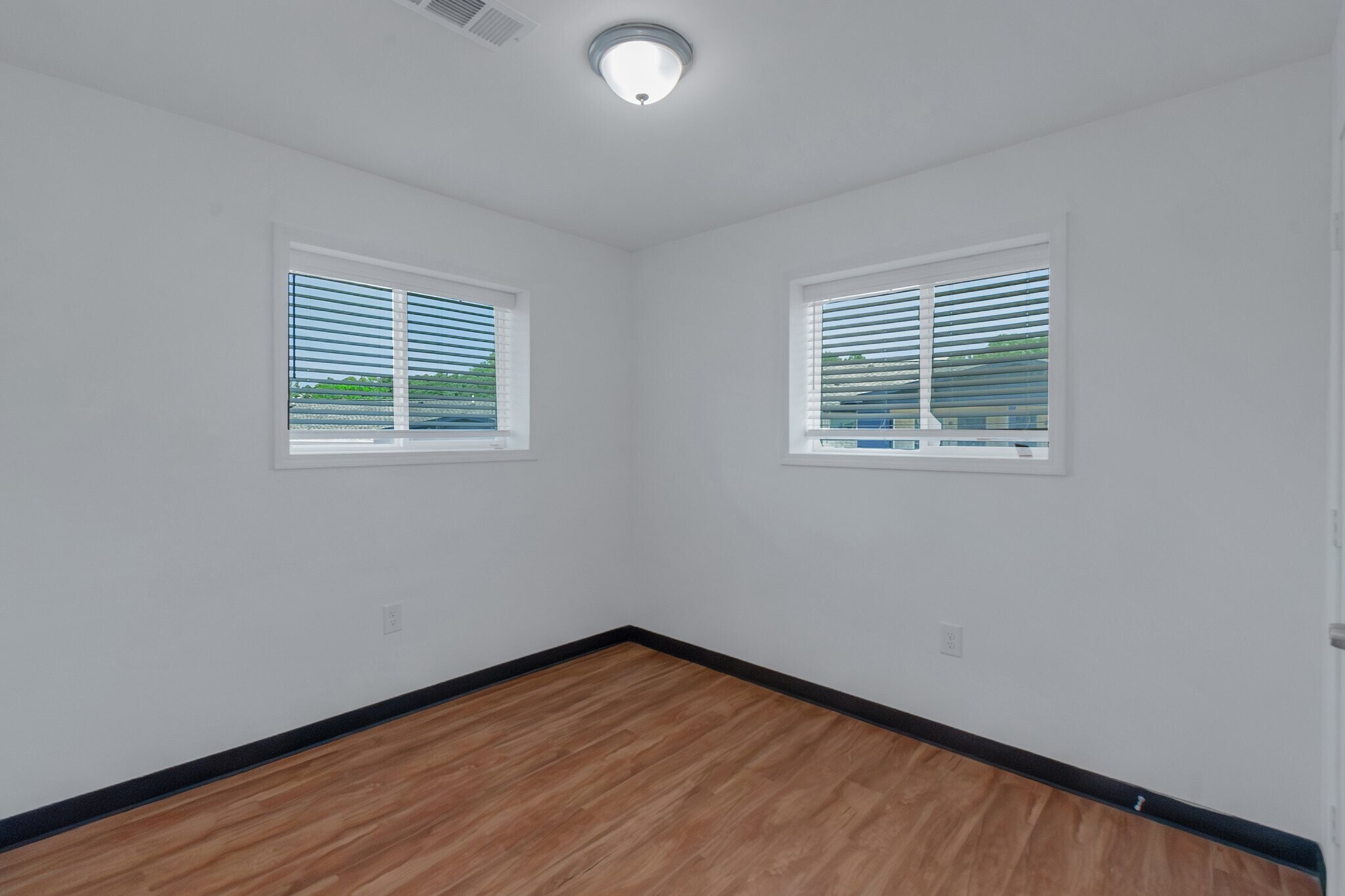 Building Photo - 3020 Delmar Ln NW