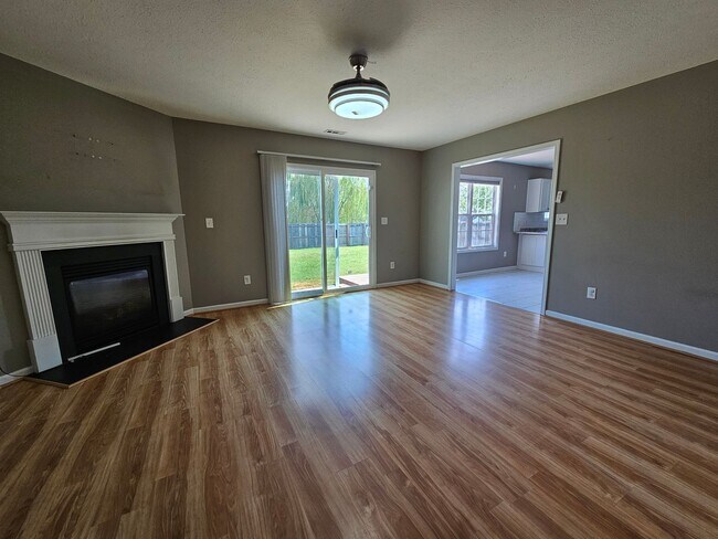 Building Photo - Updated 4Bed, 2.5 Bath in Jacksonville!