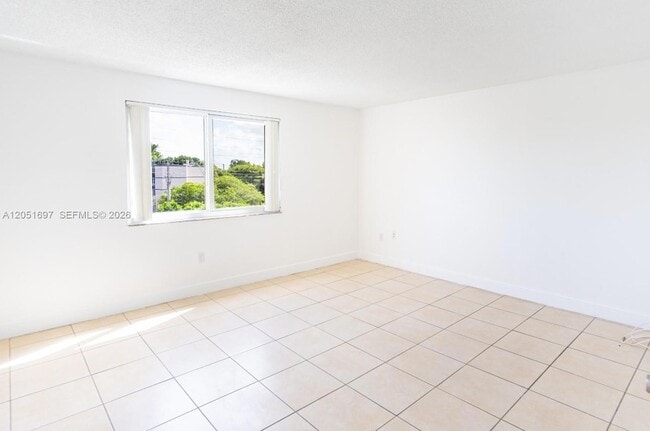 Building Photo - 6950 Miami Gardens Dr