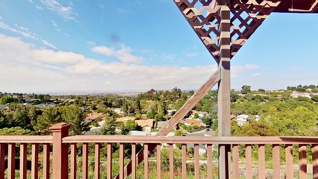 Building Photo - Panoramic Views and Prime Location