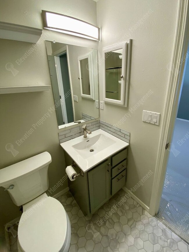 Building Photo - Single-Level 3 BR - 2 BA Rancher in Southw...