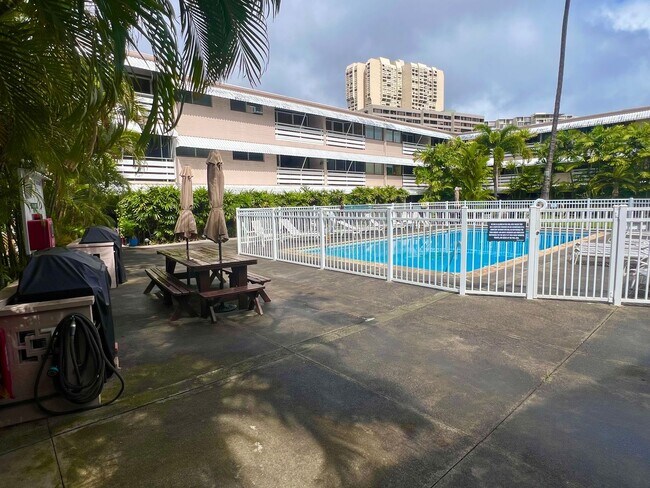 Building Photo - Charming & Breezy 1-Bedroom 1-Bath Hawaiiana Retreat