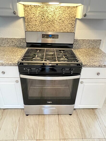 New Stove - 2072 Newton Ave