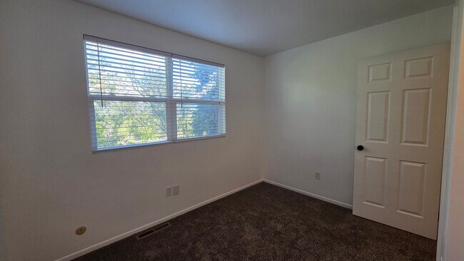Building Photo - 2205 Friendship Cir