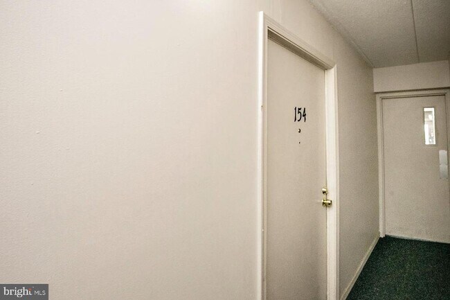 Building Photo - 154 Woodstream Dr