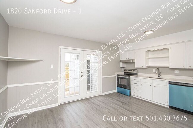 Building Photo - 1820 Sanford Dr