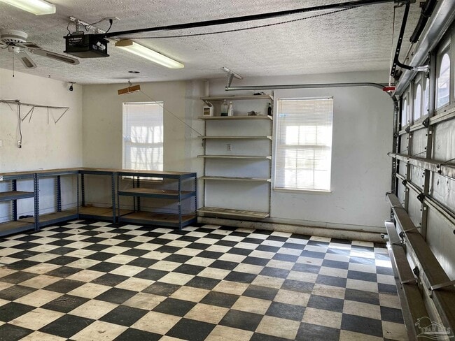 Building Photo - 3146 Live Oak St