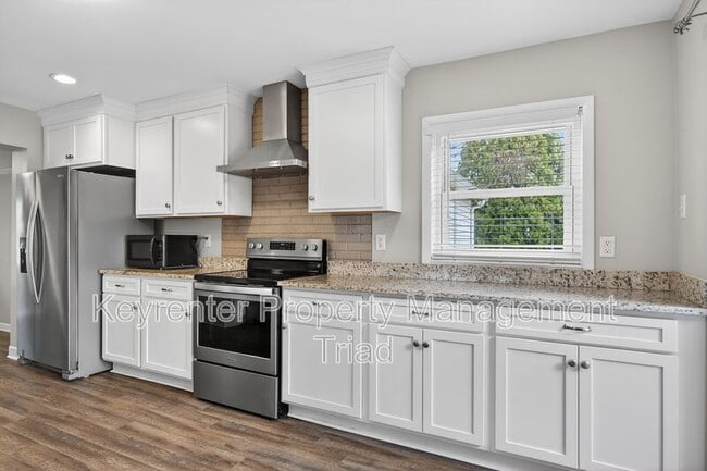 Building Photo - 8022 Linville Rd