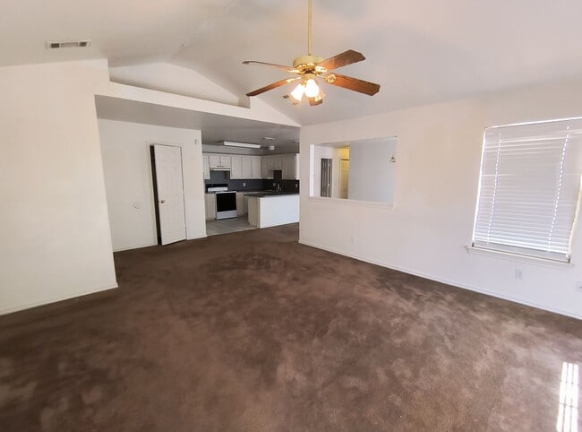 Building Photo - Beautiful 3-Bedroom, 2-Bath Home with Atta...