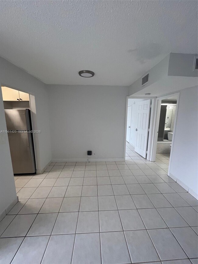 Building Photo - 17021 N Bay Rd