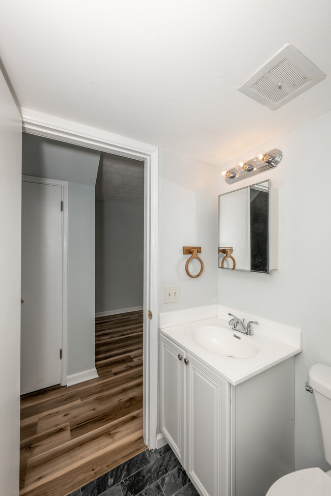 1st floor bathroom - 7752 Montgomery Rd