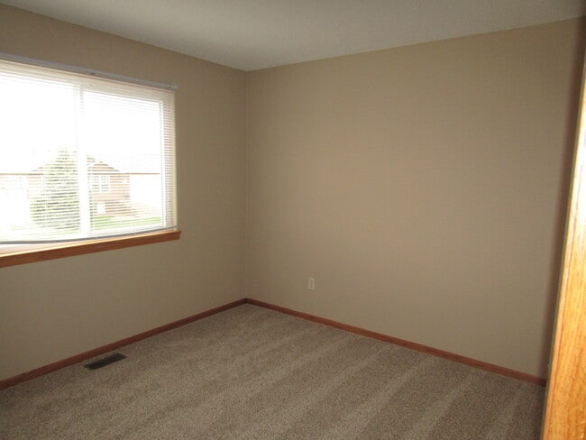 Building Photo - 4 BEDROOM | 3 BATH | FENCED YARD | DOUBLE ...