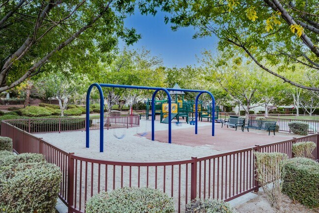 Building Photo - FULLY FURNISHED! Exudes sophistication with designer touches throughout