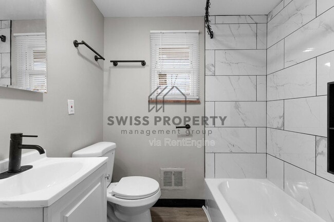 Building Photo - 386 S Napoleon Ave