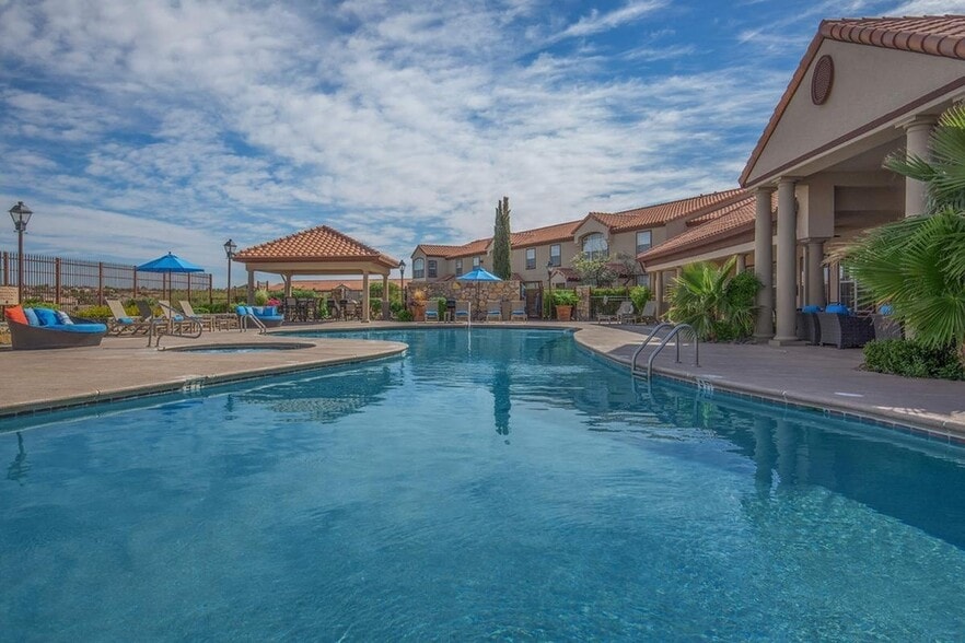 Primary Photo - Casas De Soledad