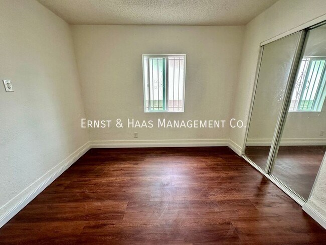 Building Photo - Fantastic 3 Bedroom Duplex Near Poly High ...