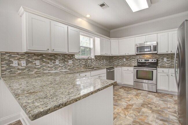 Building Photo - 207 N Pembroke Dr