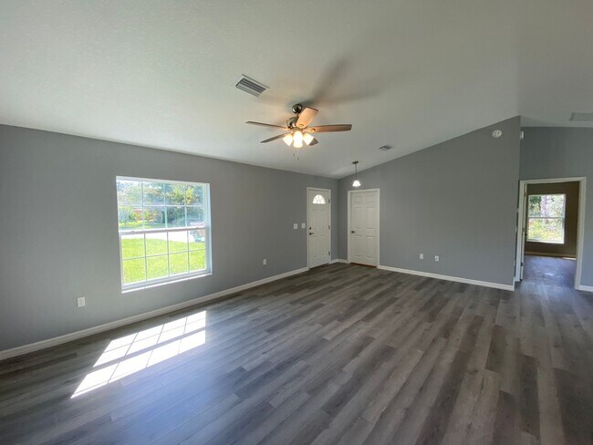 Building Photo - Desirable SW Ocala Neighborhood 3/2/2 **WON'T LAST**