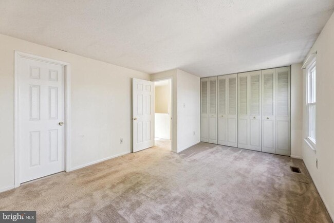 Building Photo - 15023 Oak Crest Ct