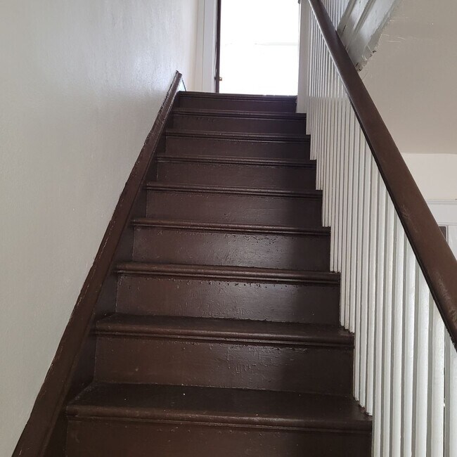 Building Photo - 3-bed Philly home with hardwood floors, an...